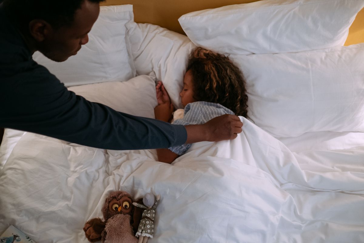 孩子睡眠不足怎么办？别从几点睡开始改，从几点起床倒推