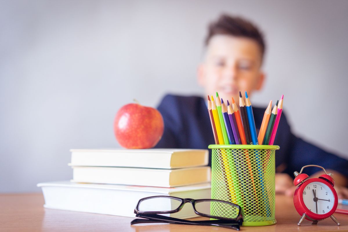 开学前怎么复习上学期的内容？两周只捡三类知识，比整册重看有用