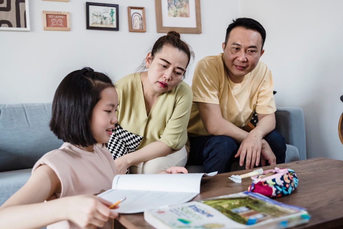辅导作业总吵架怎么办?先接受他不会,火上来先离开五分钟
